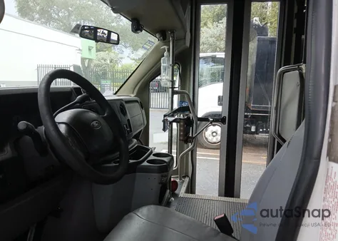 2012 Ford Econoline E450 Super Duty Cutaway Van из США, поврежденный, VIN 1FDFE4FS7CDA55226